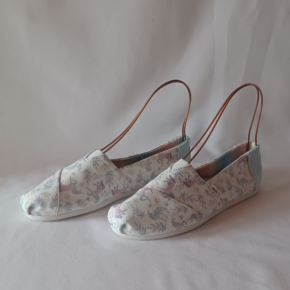 TOMS Venice Collection Rainbow Unicorn Classic Canvas Slip On Shoes Size 8 NWOB